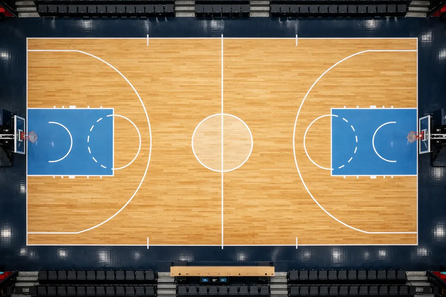 Campo da basket NBA illuminato visto dall'alto con giocatori in posizione durante il gioco